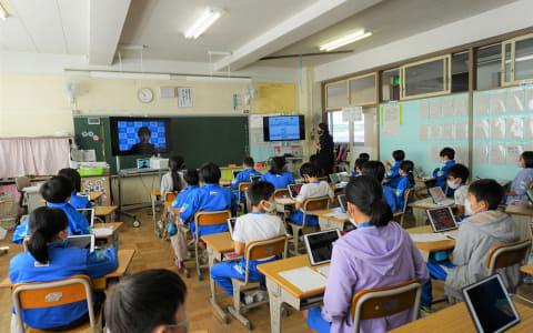 茨城県鹿嶋市 公立小学校で マインクラフト を活用したプログラミングの授業を実施 こどもとit