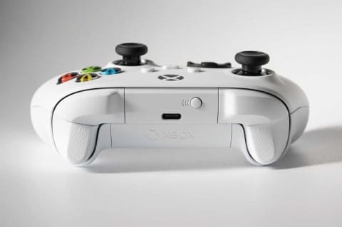 ミニレビュー カジュアルなpcゲームのために新型xboxコントローラーを買う Impress Watch