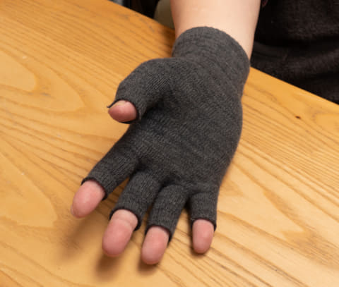 自宅仕事は手が寒い 指なし手袋で快適キーボードタイピング いつモノコト Impress Watch