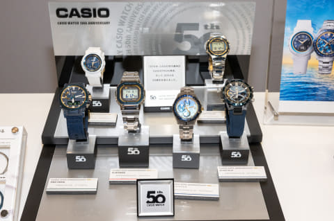 カシオ腕時計50周年、6機種にブルー×ゴールドの特別カラー - Impress Watch