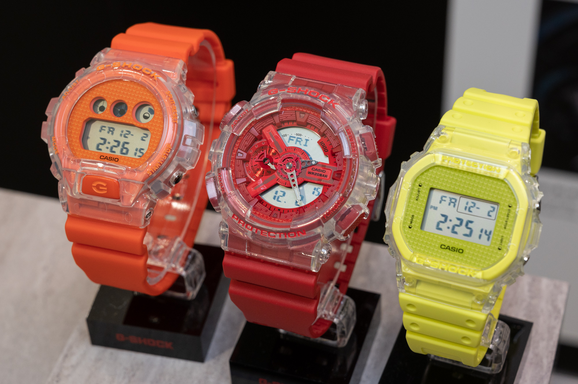 G-SHOCK カプセルトイがモチーフ、ポップなカラーの3機種 - Impress Watch