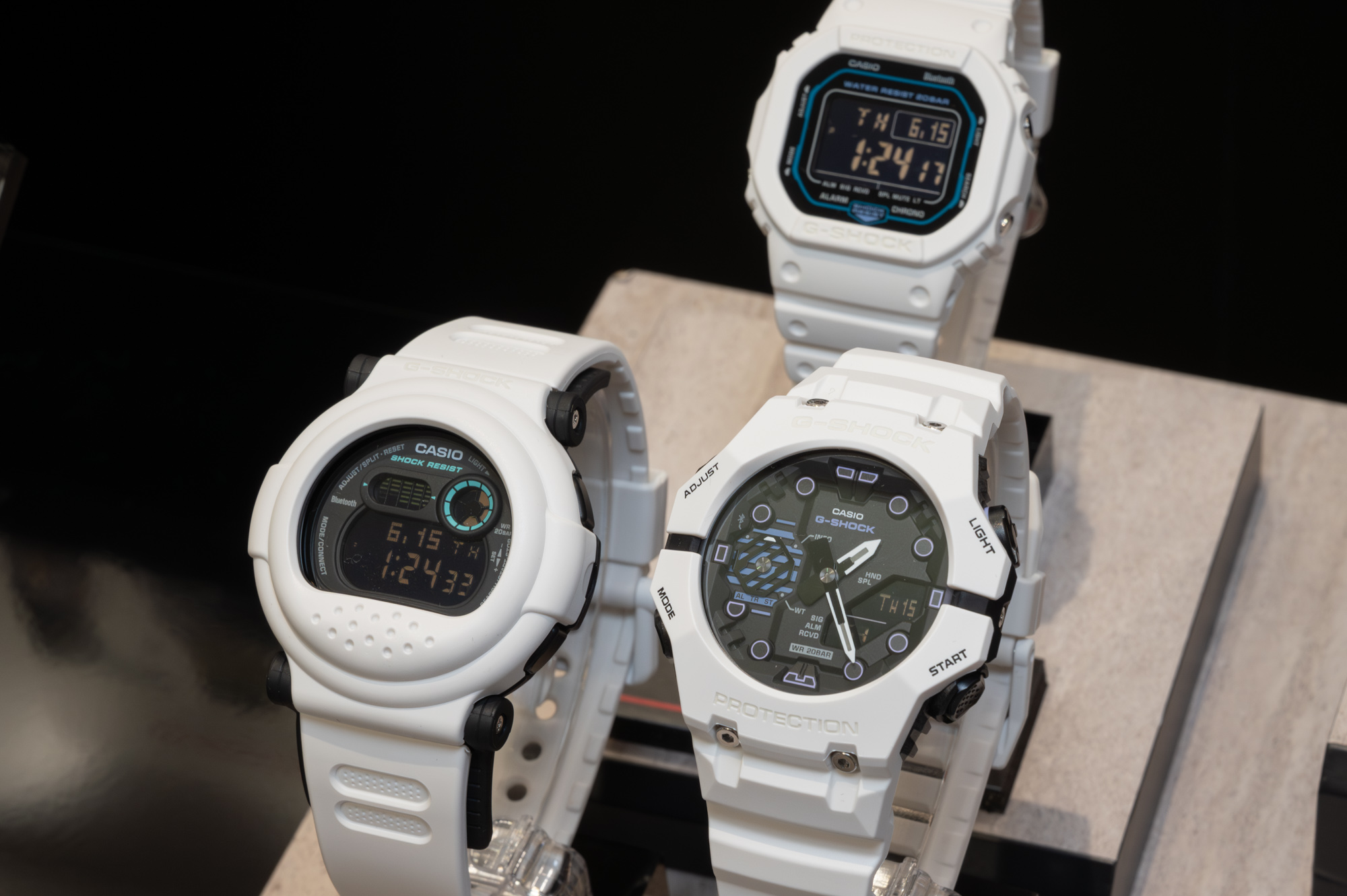 G-SHOCK、SFがテーマのホワイトモデル3機種 - Impress Watch