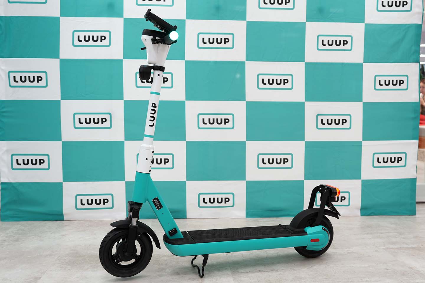 電動キックボードが免許なし・20km/hに 7月法改正で「LUUP」新型投入 - Impress Watch