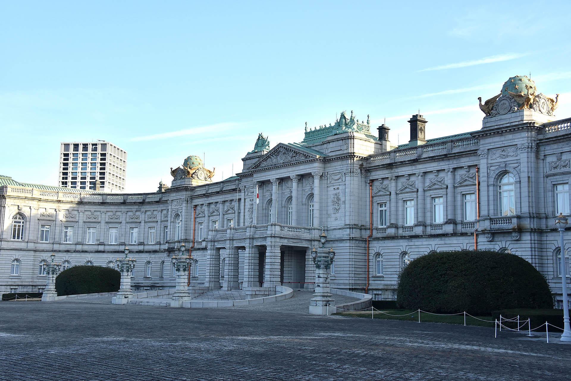 迎賓館赤坂離宮がX投稿で話題 「館長です」が知ってほしいこと 