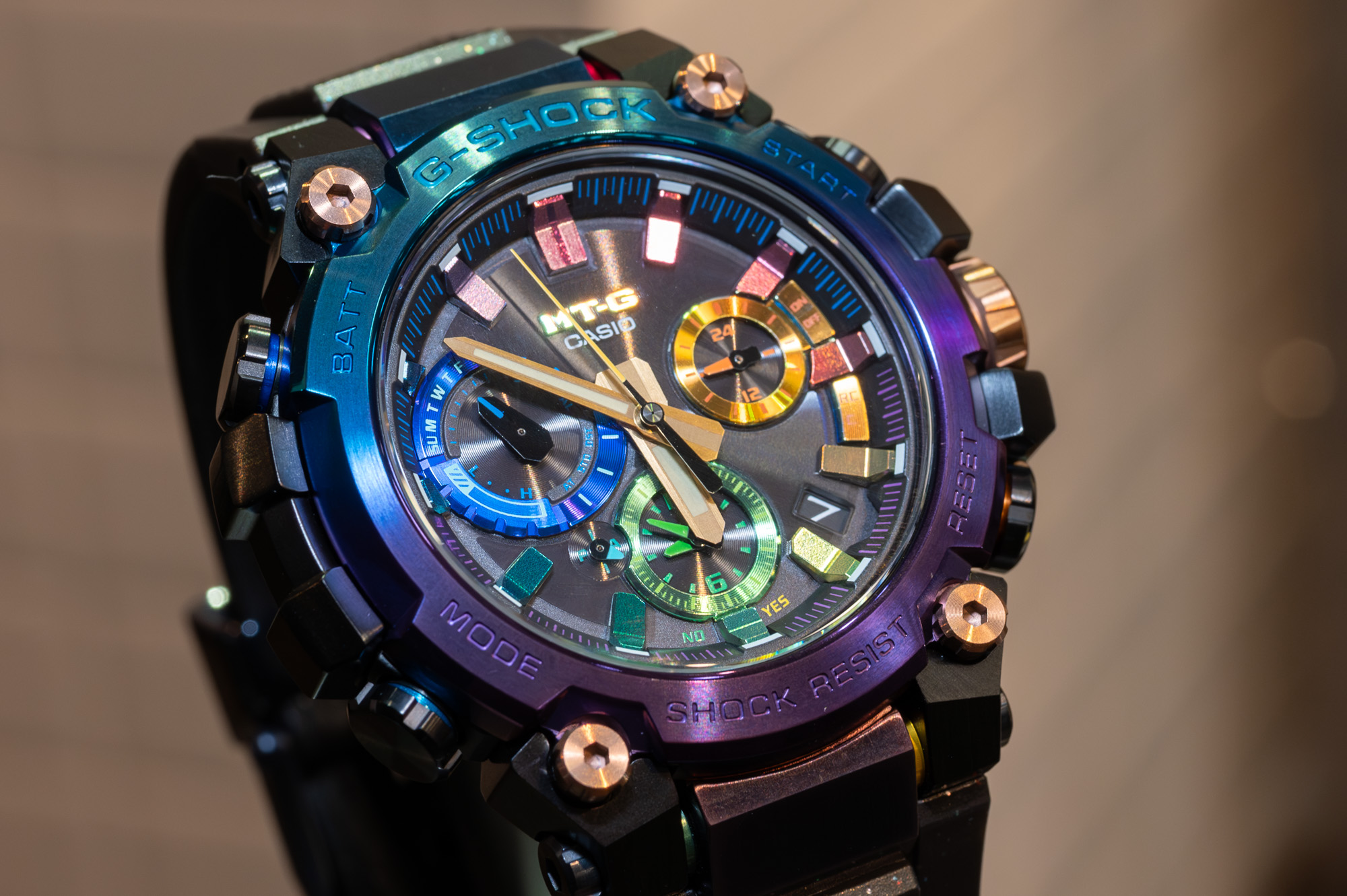人気SALEセールカシオ MT-G トリプルGレジスト 電波ソーラー 腕時計 ブラック×ボルドー 腕時計(アナログ)